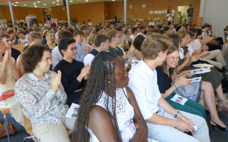Entlassung_Abiturienten_2026_06